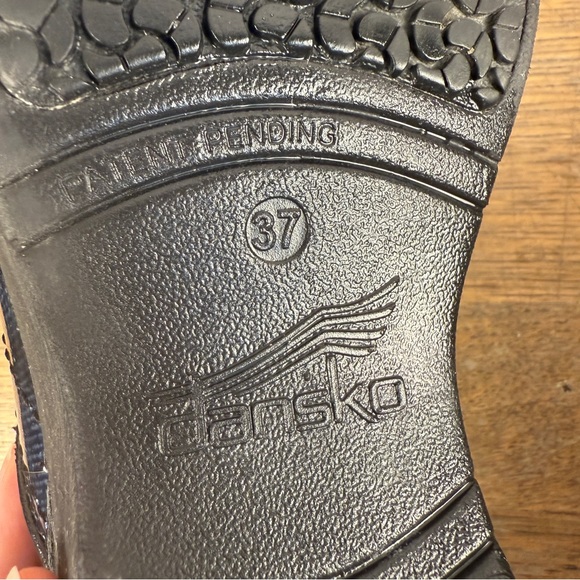 Dansko XP 2.0 Colorshift Patent Navy leather clog, Size 37, medical, nurse - Picture 7 of 7